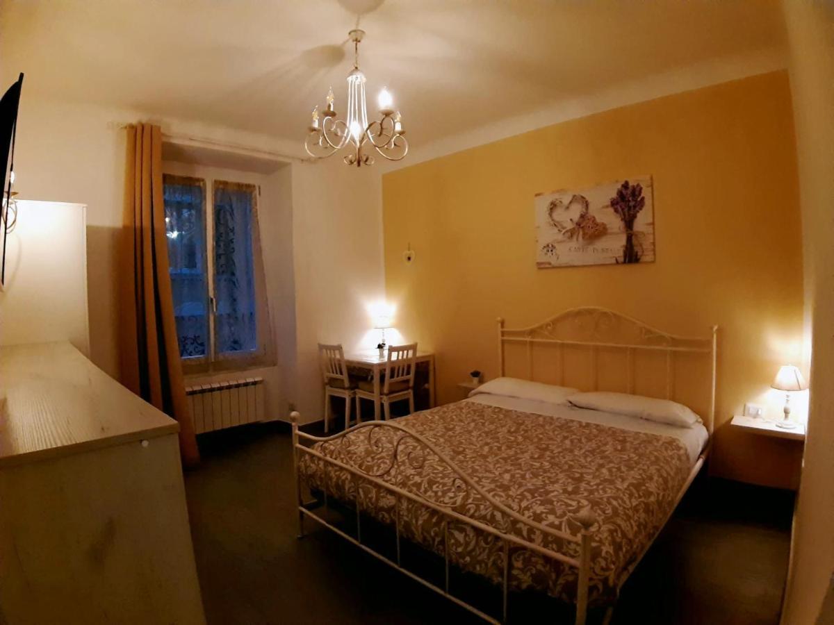 A Due Passi Da Bed and Breakfast Genua Buitenkant foto