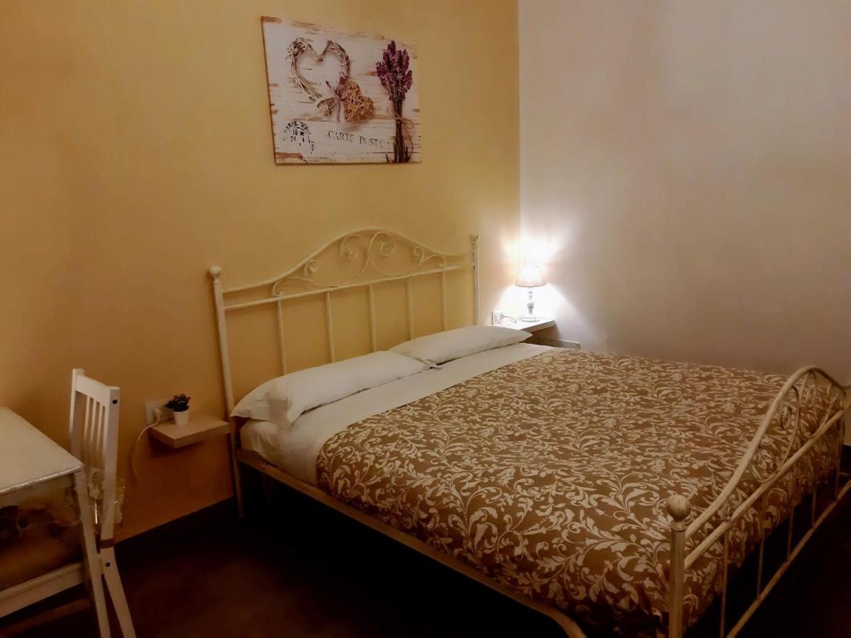 A Due Passi Da Bed and Breakfast Genua Buitenkant foto